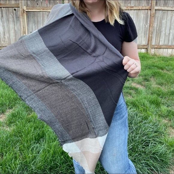 Color Block Blanket Scarf - Charcoal/Peach - Picture 2 of 3